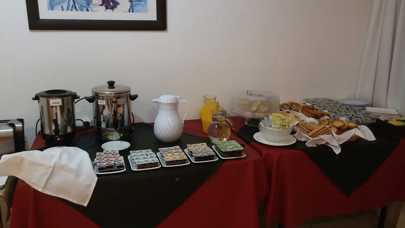 Mesa de desayuno del hotel