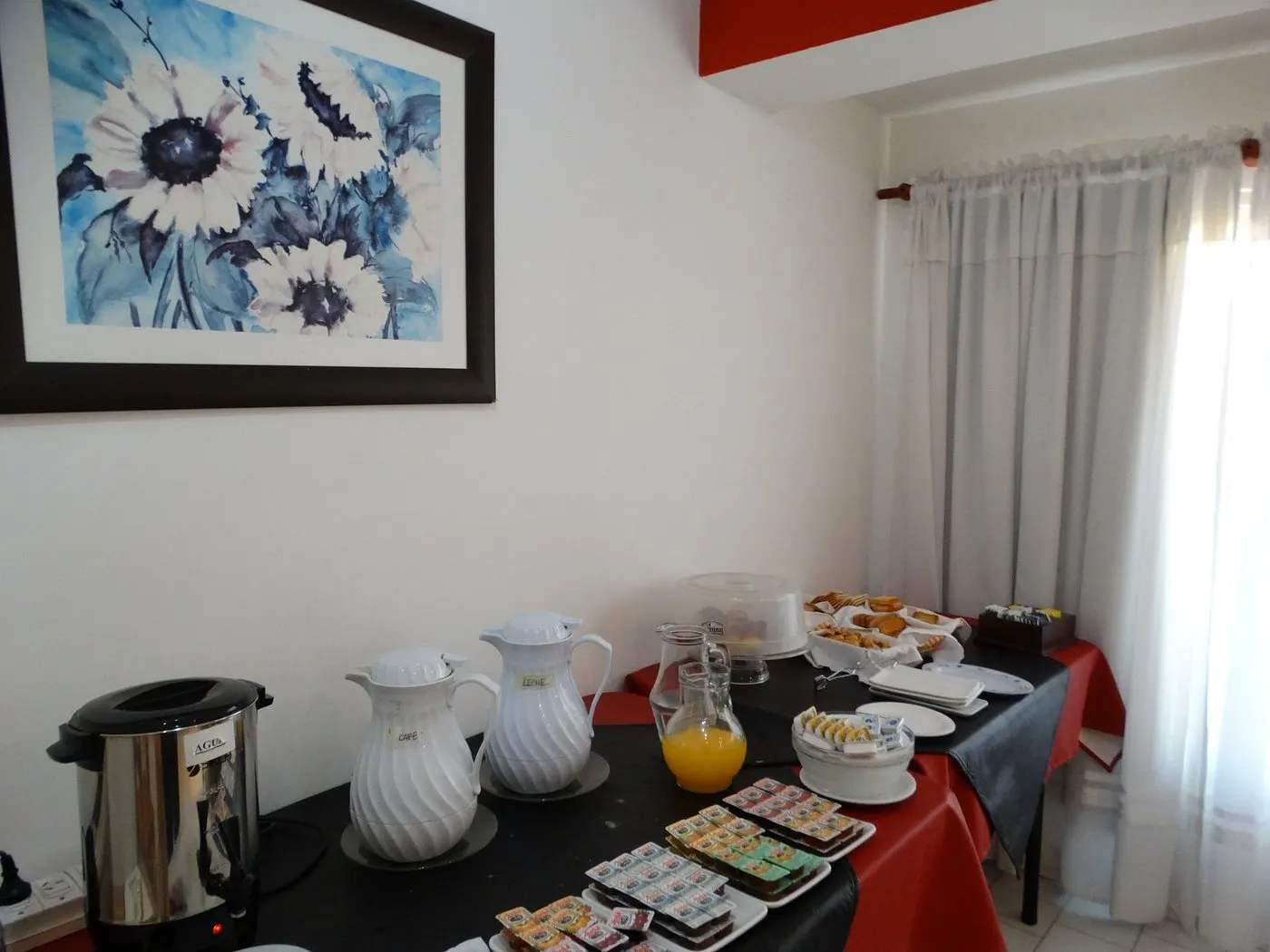 Comedor del hotel con TV