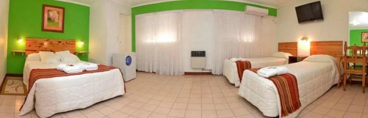 Habitación triple / familiar del Hotel Patagonia con cama doble y dos individuales